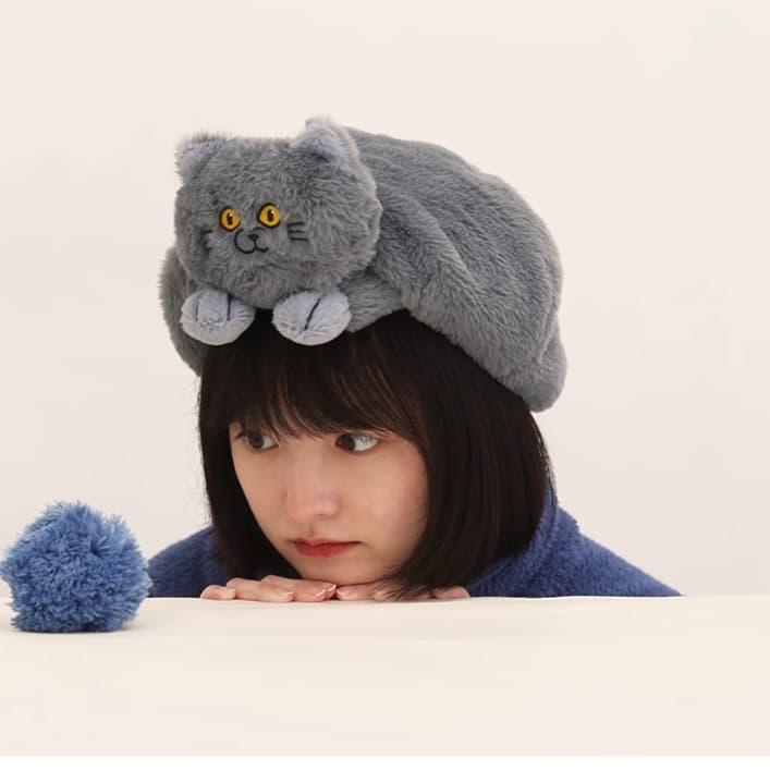もちねこベレー帽
### ベレー帽とボアの異なる質感が魅力的な小物アイテム。