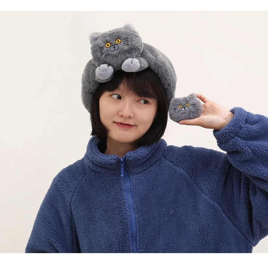 もちねこベレー帽
### ベレー帽とボアの異なる質感が魅力的な小物アイテム。