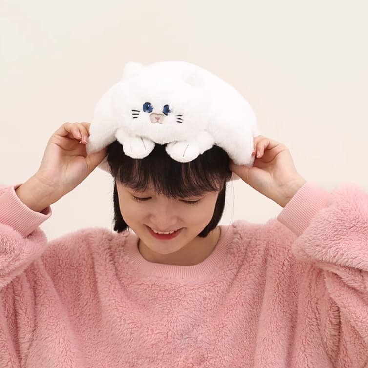 もちねこベレー帽
### ベレー帽とボアの異なる質感が魅力的な小物アイテム。